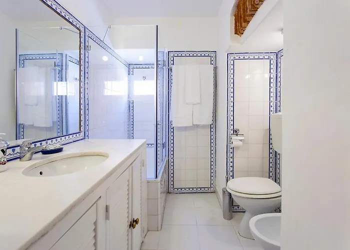 아파트 Authentic &