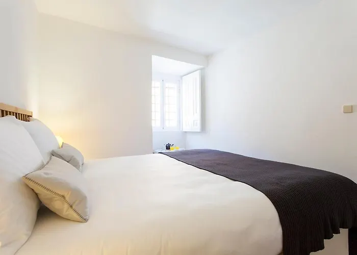 아파트 Authentic &